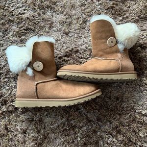 Ugh bailey button chestnut size 7